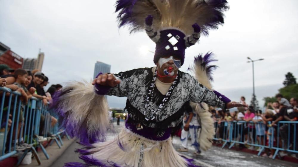 ¡Explosión de color! El Suquía vibró al ritmo del carnaval