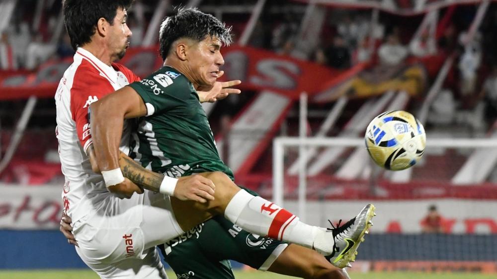 Huracán consolida su buen momento al superar a Sarmiento en Parque Patricios