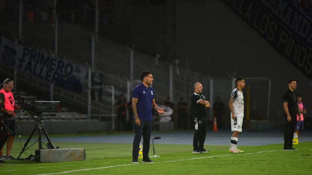 Carlos Tevez, del Estadio Kempes al Club Forja: Noche de cuarteto tras el fútbol