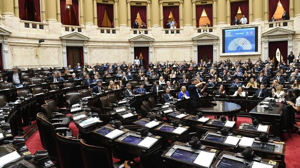Maniobra opositora no logra detener debate sobre reforma laboral en el Congreso