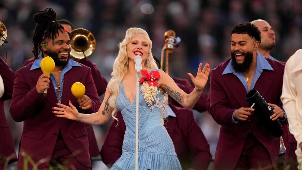 Lady Gaga deslumbró con un vestuario de impacto en el Súper Bowl 2026
