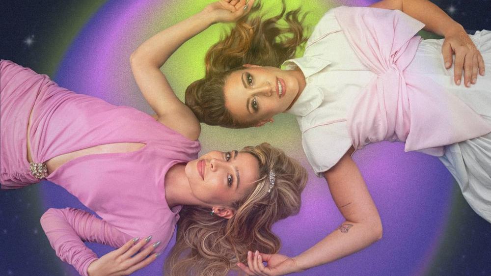 Laura Esquivel y Brenda Asnicar planean el regreso de "Patito Feo" en formato musical