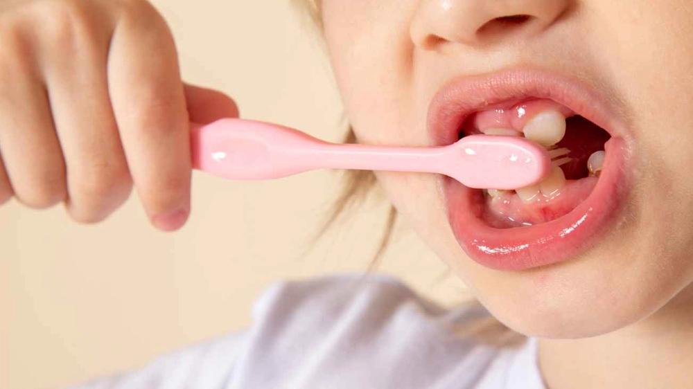 Uso correcto del flúor en la higiene bucal infantil: claves para prevenir caries