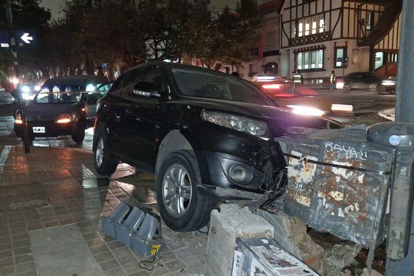 Incidente vehicular nocturno interrumpe la calma en Nueva Córdoba