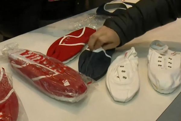 Comercio cordobés celebra aniversario con donación de calzado por el 25 de Mayo