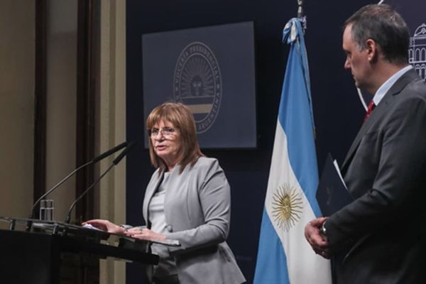 Bullrich presenta su declaración patrimonial y aumenta la tensión sobre Adorni