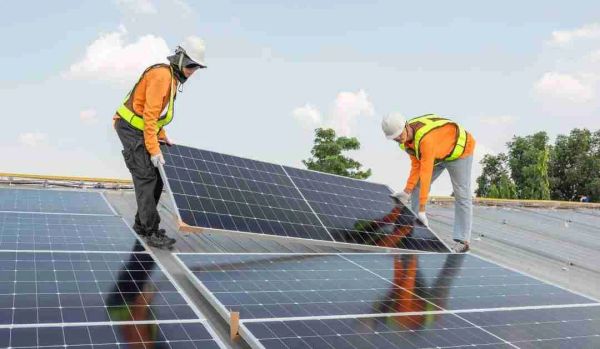 How to Transition to Renewable Solar Energy: A Step-by-Step Guide — cover image