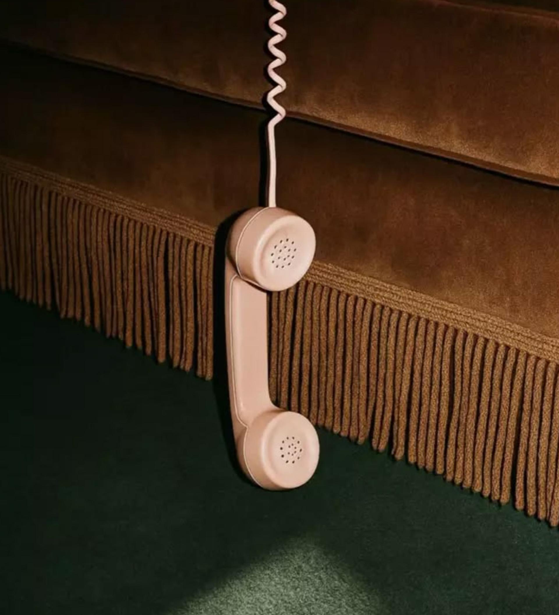 Telephone hanging off-hook