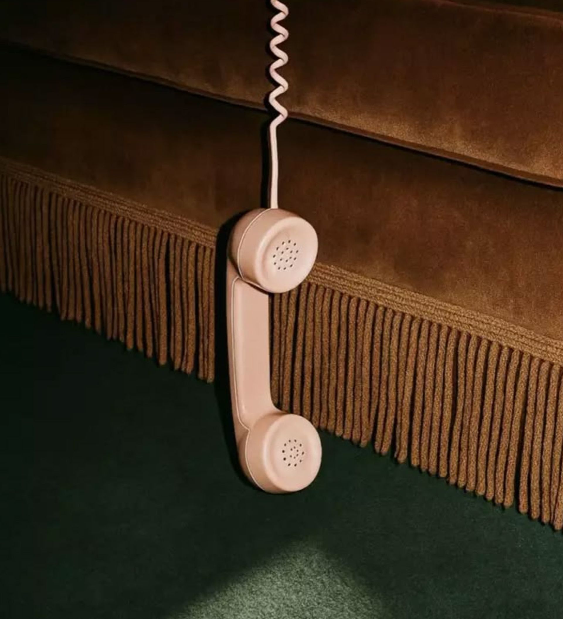 Telephone hanging off-hook