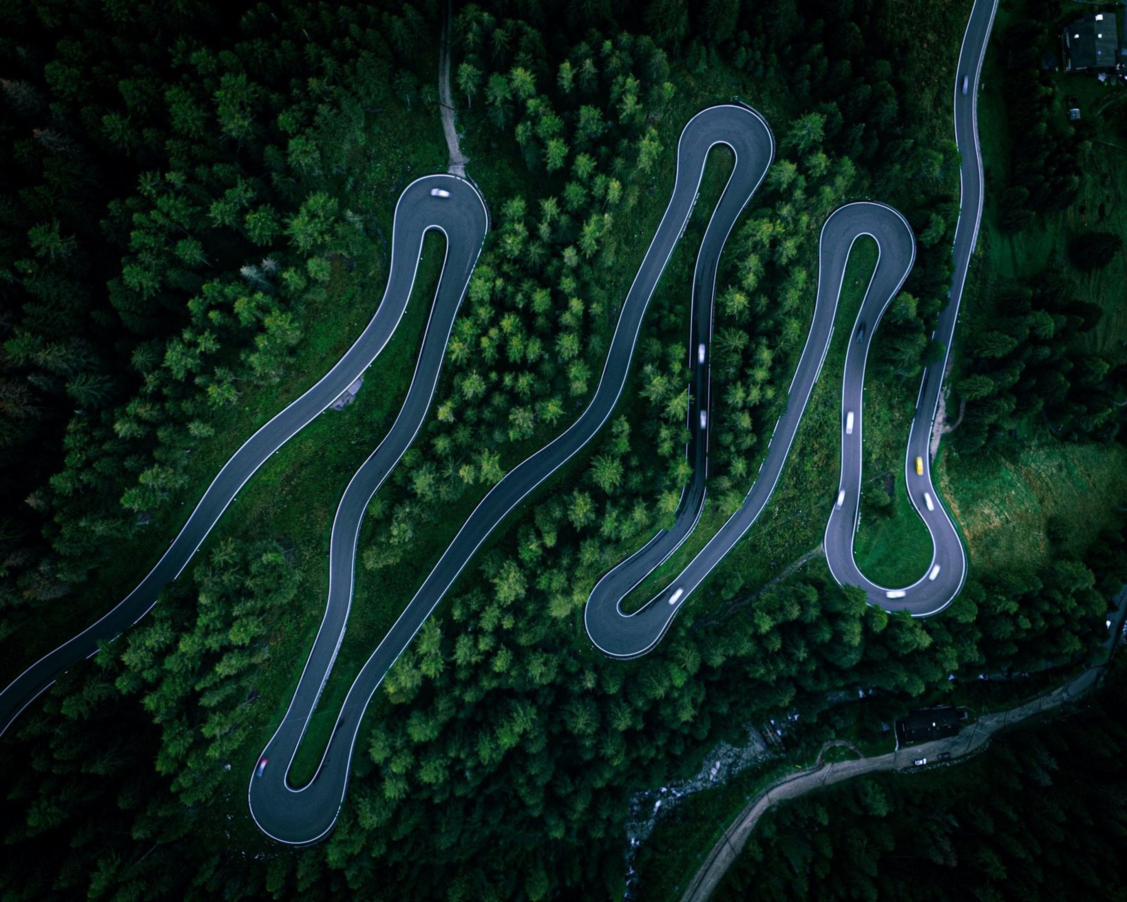 Picture of a winding road