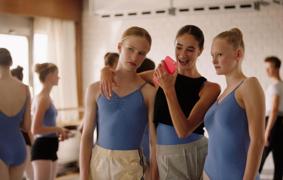 Girl - Behind the scenes 19