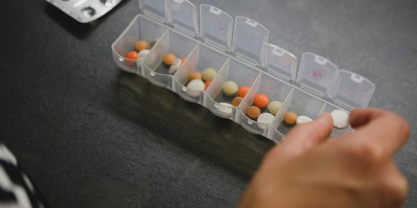 Limpeza Anual da Farmacinha: O Checklist Definitivo para o Descarte Correto