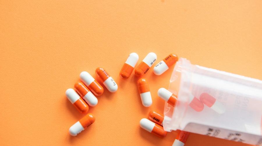 Acetato de Noretindrona, Estradiol e Elagolix (Cápsulas)
