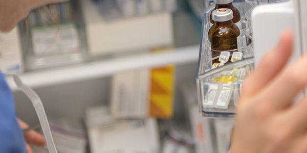 Medicamentos de Geladeira: Como transportar sobras com segurança