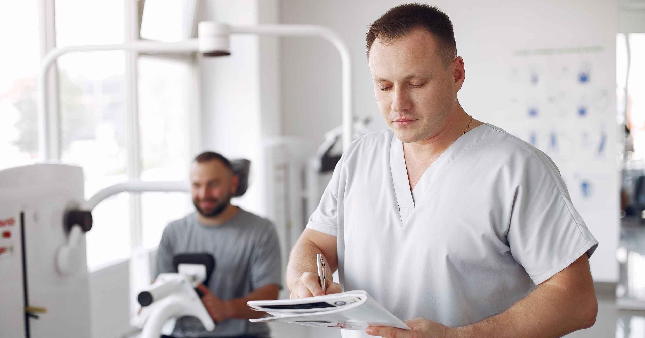 Historia clínica en fisioterapia: qué es, cómo elaborarla y por qué es importante en la atención del paciente