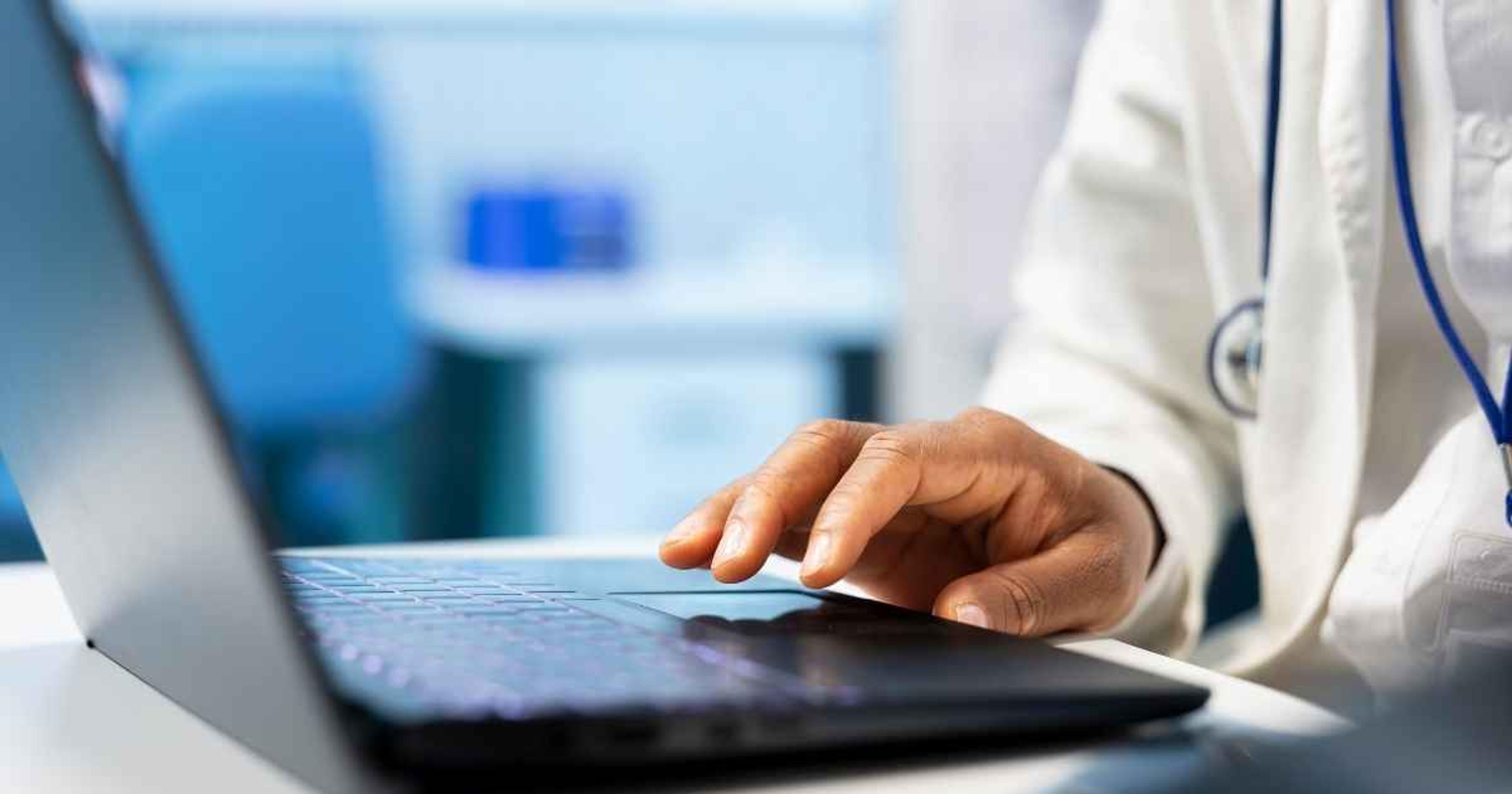 Cómo elegir el mejor software clínico según el tamaño de tu consulta