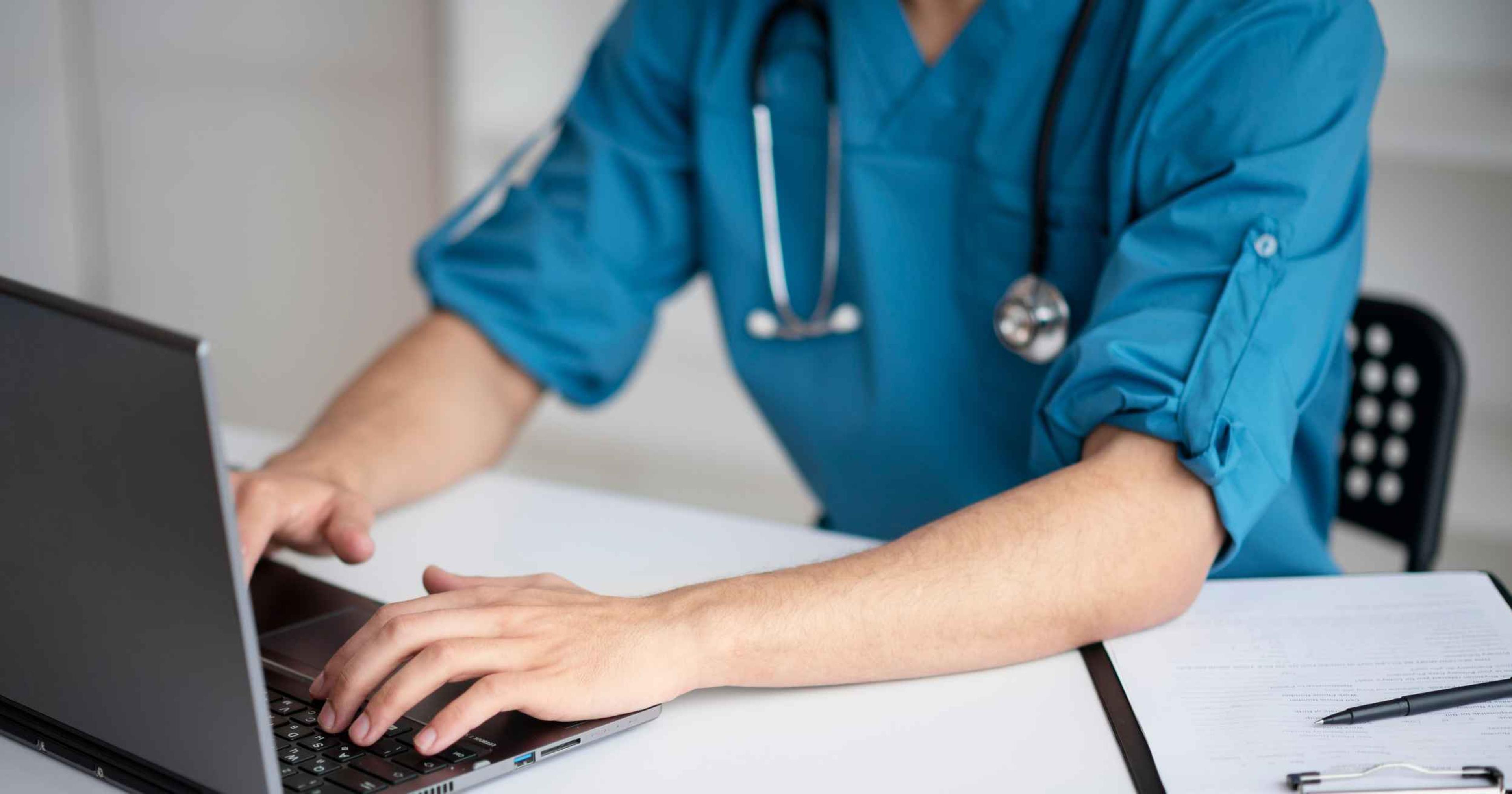 CRM médico: En qué fijarte al contratar uno
