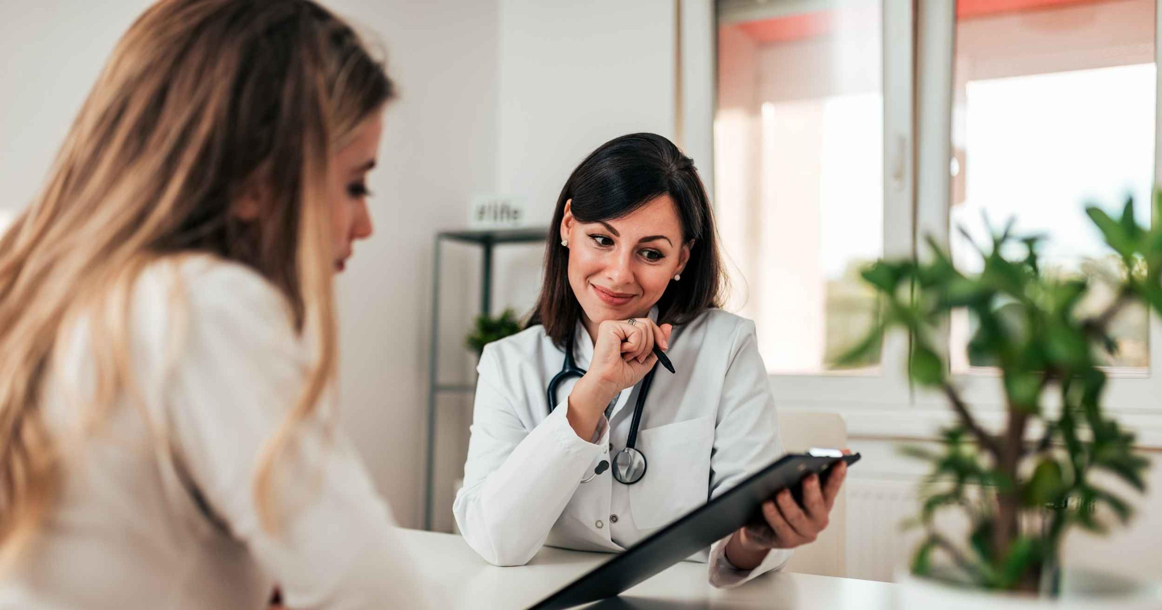 Tu historial clínico ya no es solo tuyo ni solo del paciente: cómo la Ley de Protección de Datos reordena la salud en Chile
