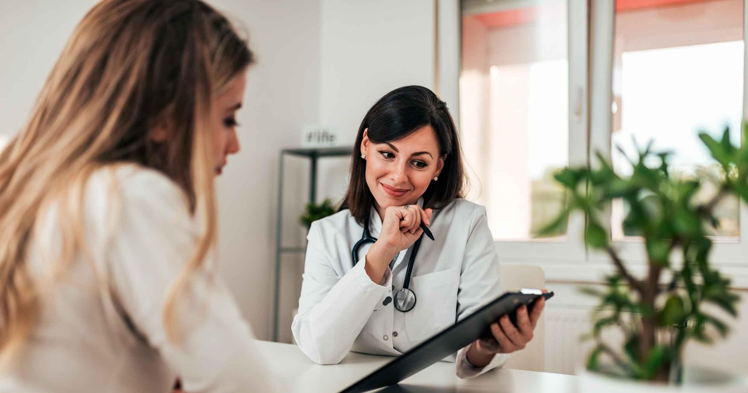 Tu historial clínico ya no es solo tuyo ni solo del paciente: cómo la Ley de Protección de Datos reordena la salud en Chile