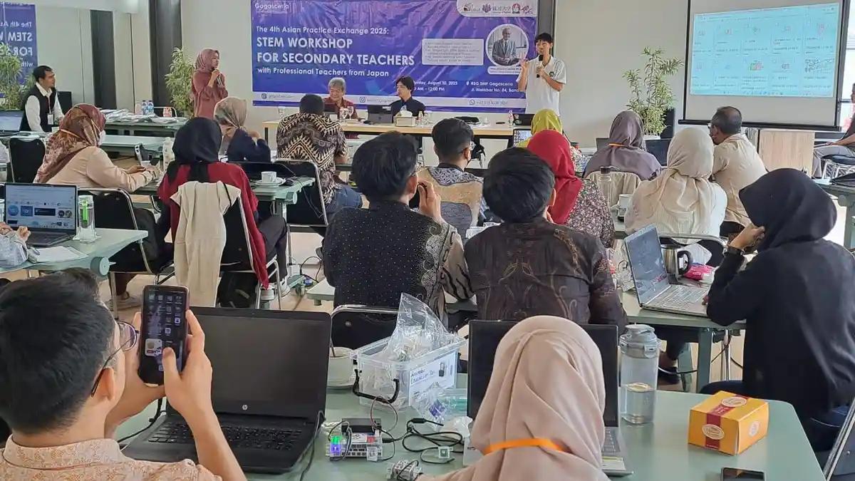 Workshop di SMP GagasCeria Bandung Hadirkan Profesional Jepang: Coding dan Matematika Berbasis ICT