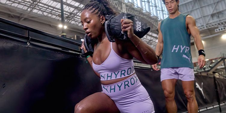 トレーニングウェア等出品中　Bombshell バイオレットXS ウィメンズ トレーニング PUMA x HYROX PWRMODE クロップ 半袖 Tシャツ
