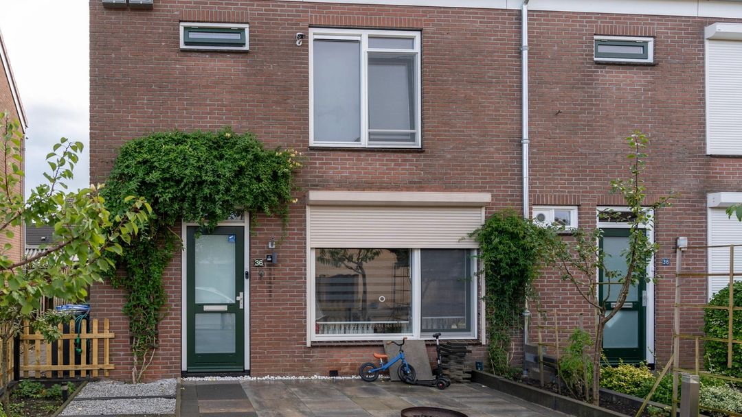 Eengezinswoning met voortuin in Oud-Alblas