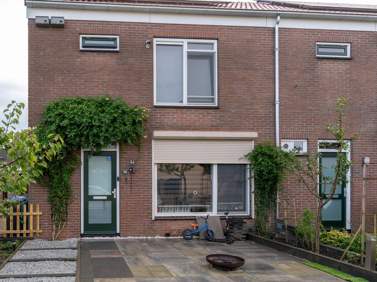 Eengezinswoning met voortuin in Oud-Alblas