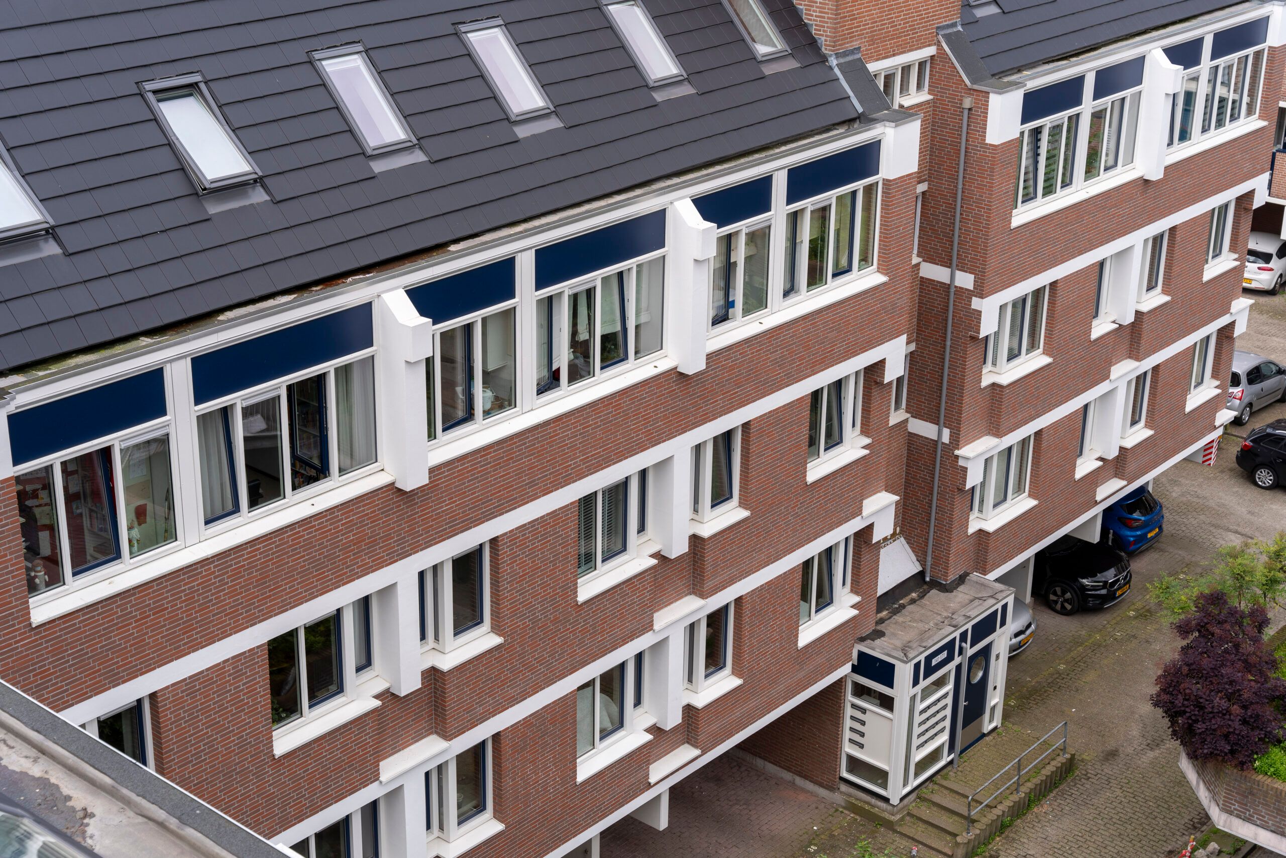Bovenaanzicht van het appartementencomplex aan het Marshallplein in Rijswijk