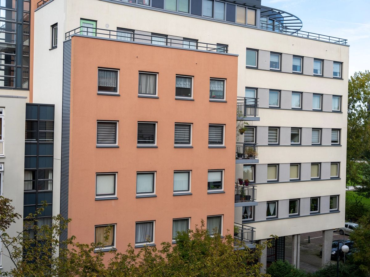 Vernieuwde gevels van wooncomplex Steenhouwersgaarde in Den Haag
