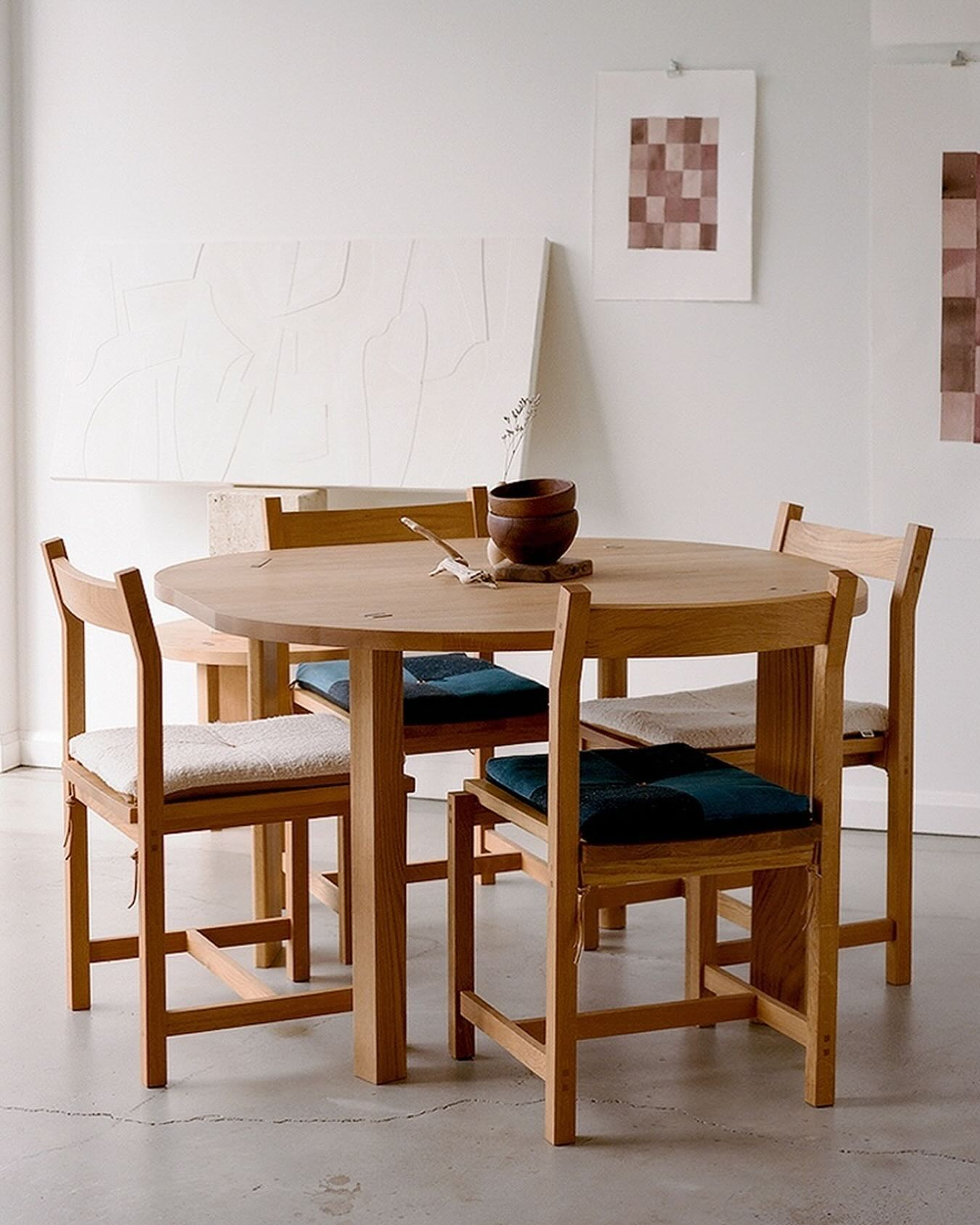 Akron Street furniture at home, photo by @peacecabingoods