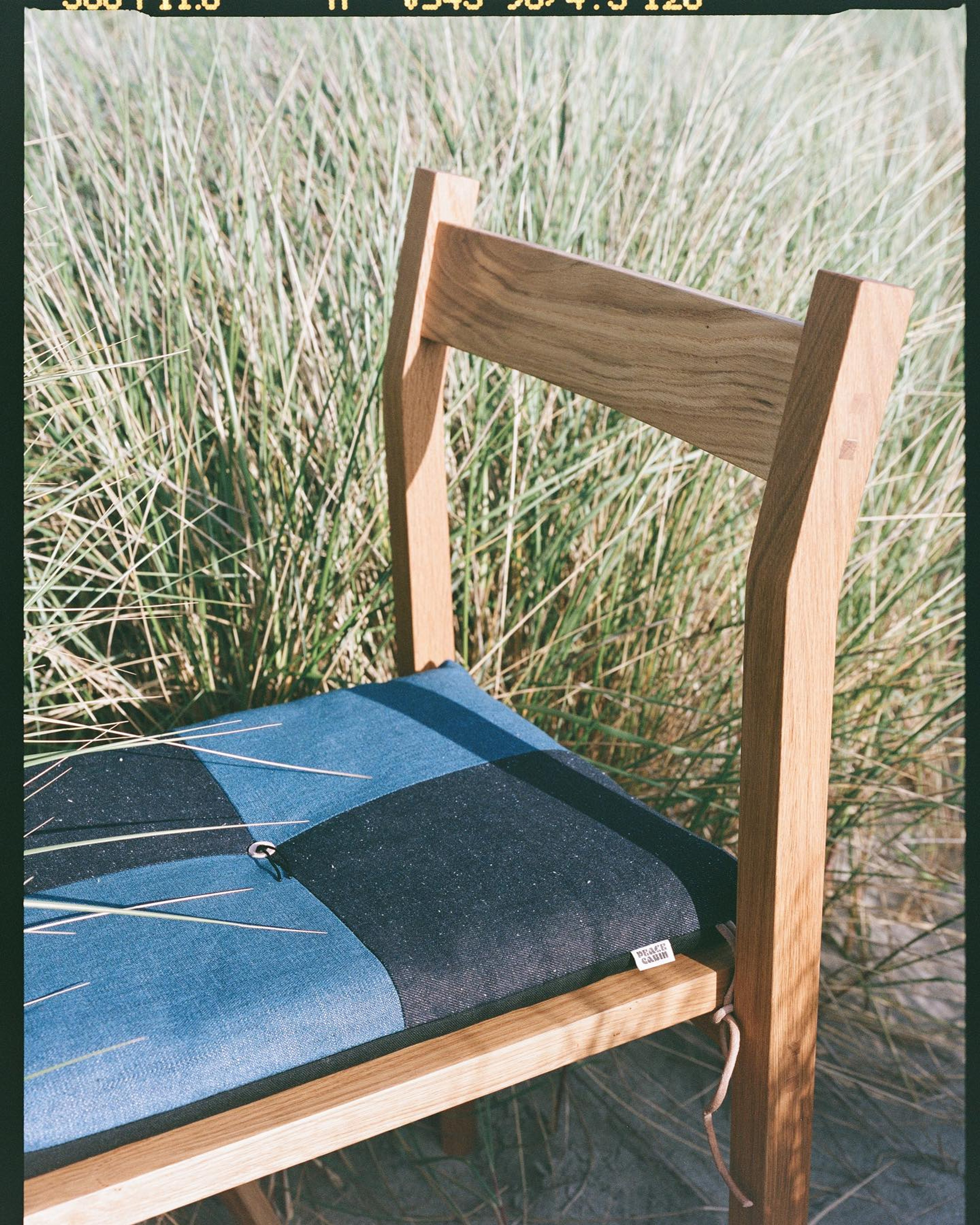 Akron Street furniture at home, photo by @peacecabingoods