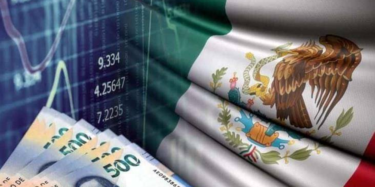 bandera de mexico y billetes