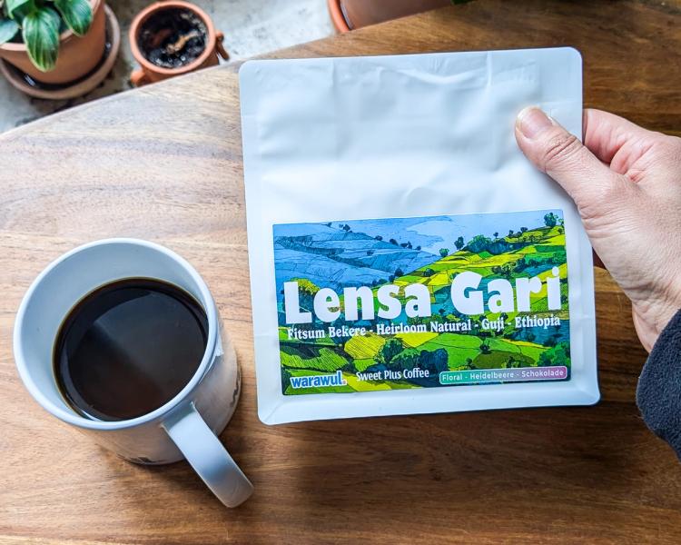 Eine tasse Lensa Gari Äthiopien Natural Kaffee