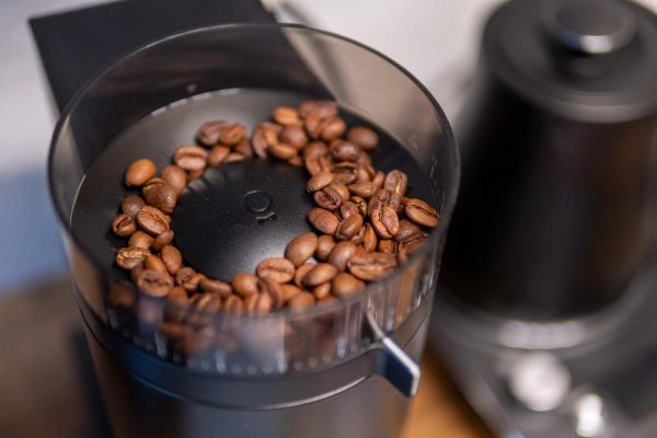 kaffeebohnen im mühle