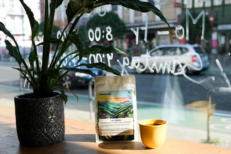 Las Juntas Pink Bourbon in the cup