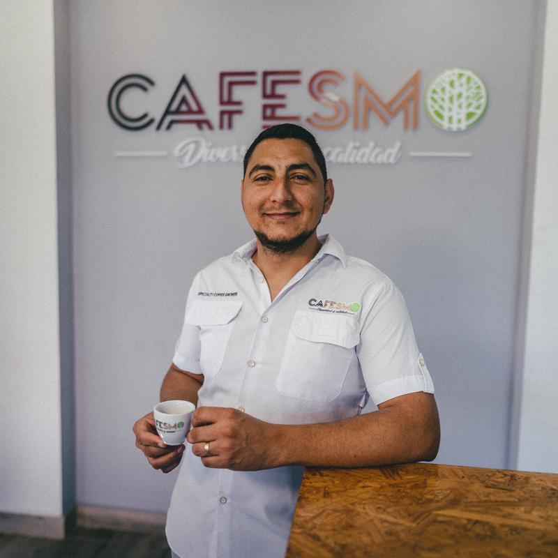 Hidardo Hernández im CAFESMO Büro