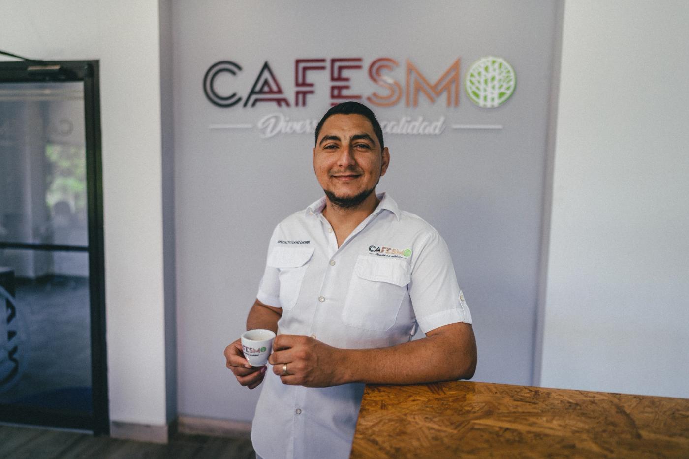 Hidardo Hernández im CAFESMO Büro
