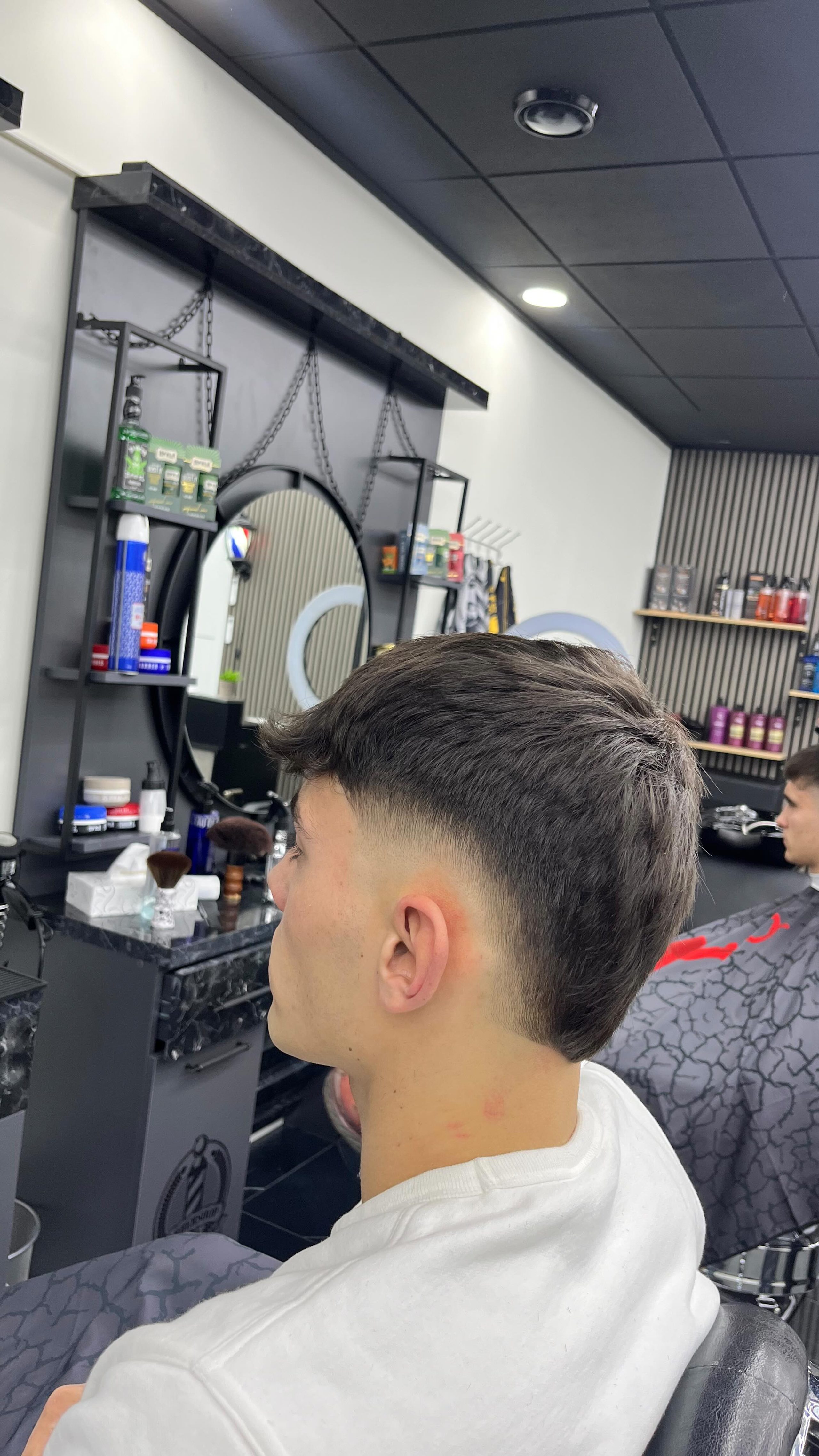 Corte recto con flequillo y desvanecido en el lateral