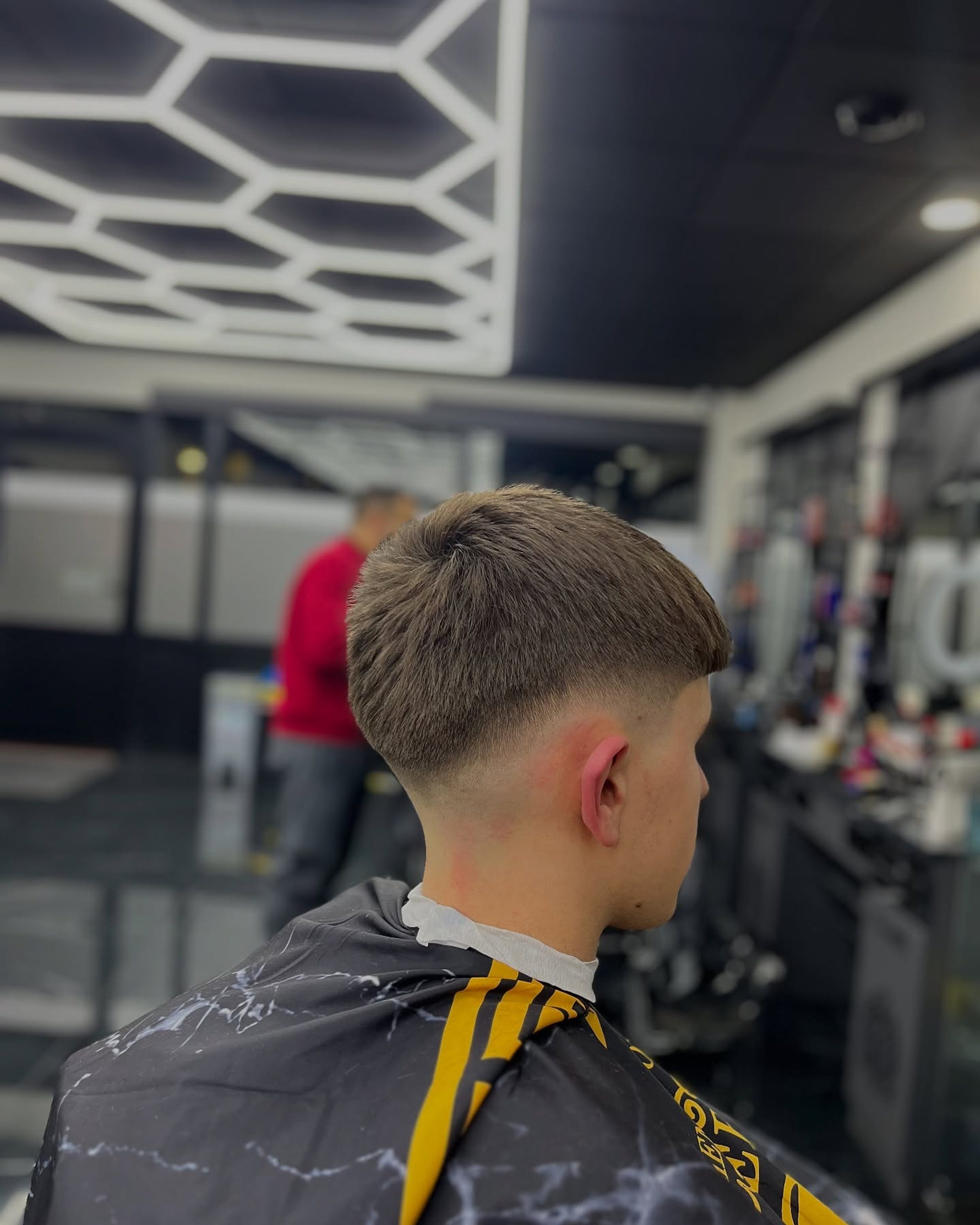 Corte corto por detrás con el contorno perfilado