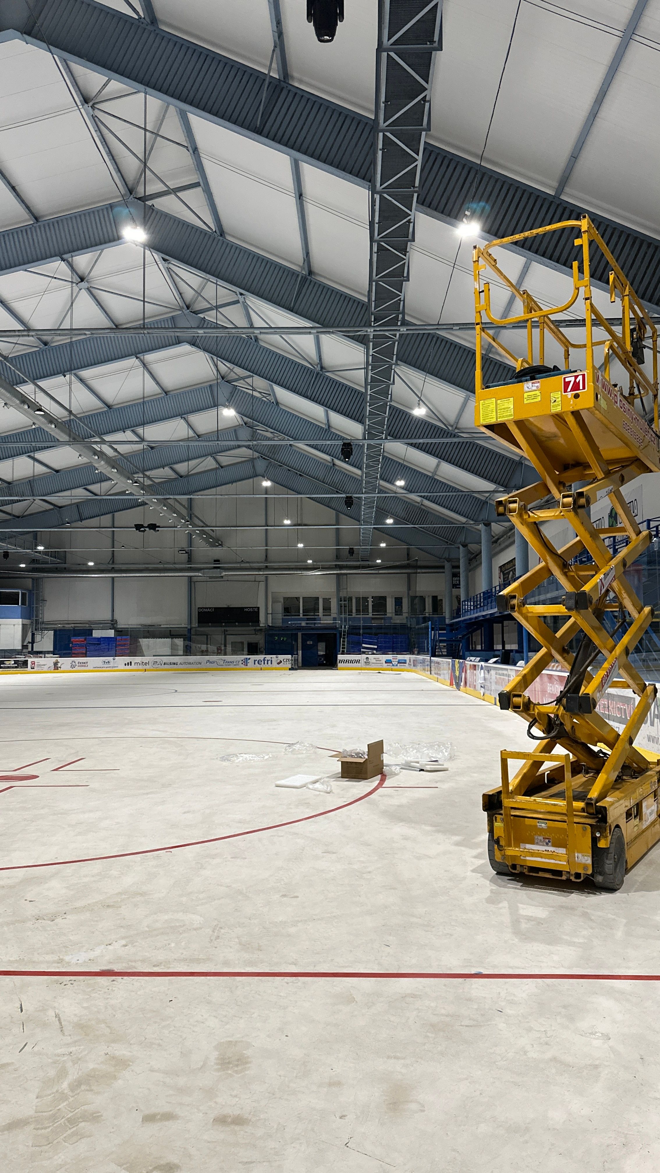 Pevna instalacia - inteligentne svetla - stadion — fotka 6