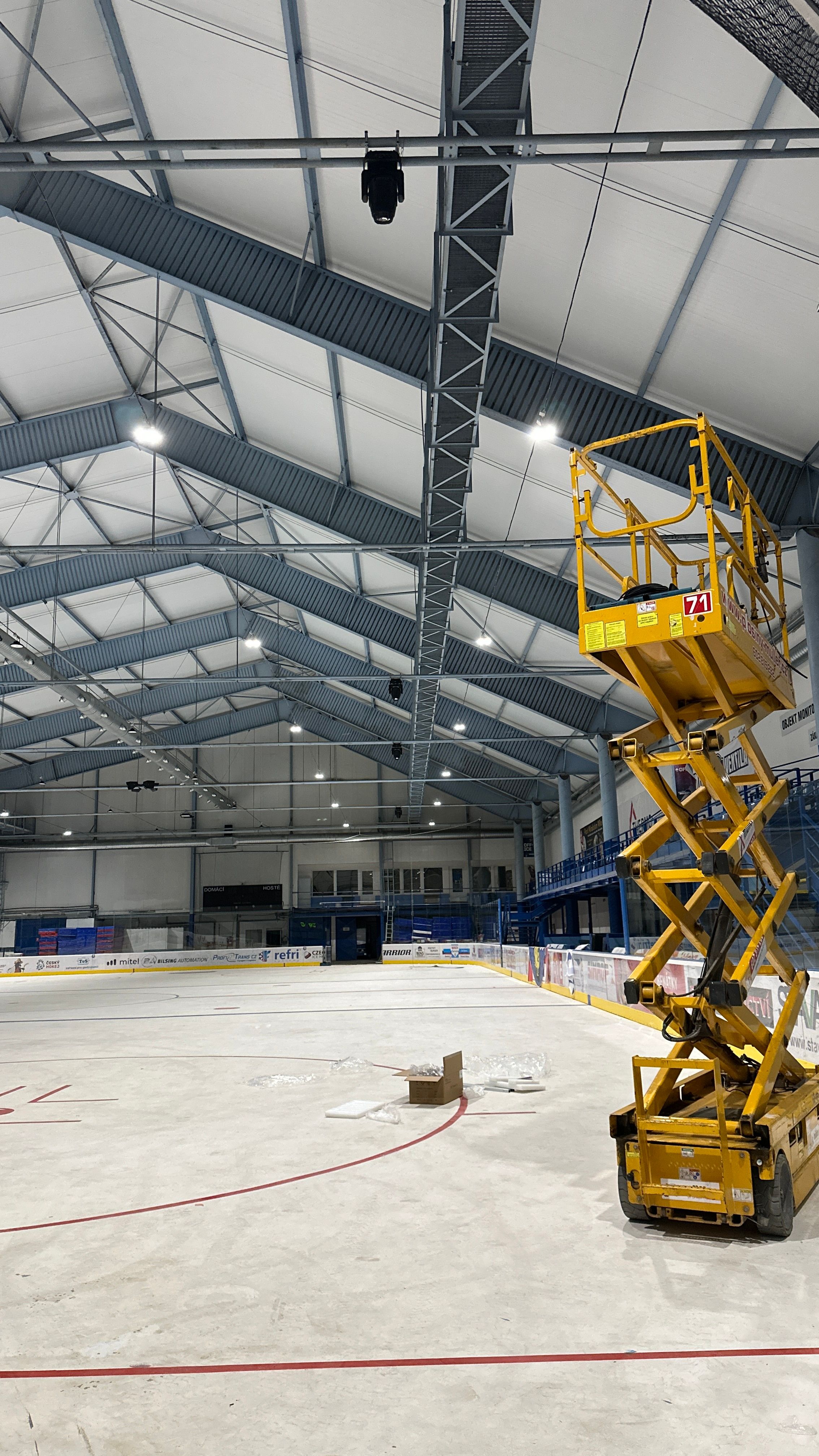 Pevna instalacia - inteligentne svetla - stadion — fotka 7