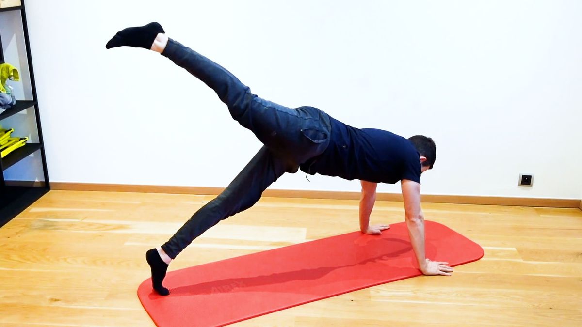Dynamic Plank With Hip Extension