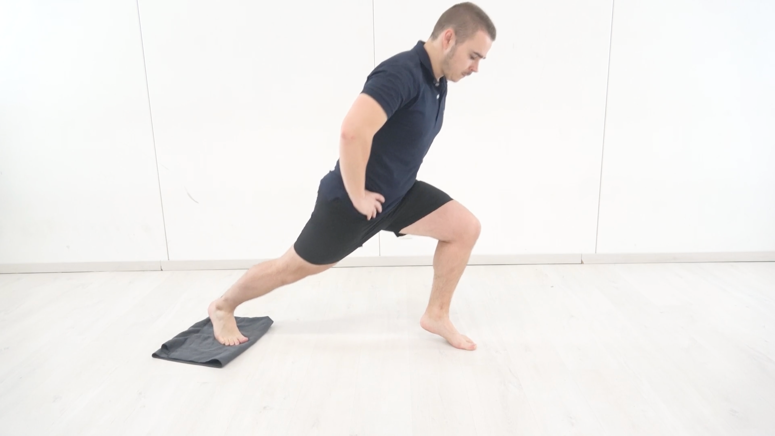 Sliding Reverse Lunge on the Forefoot