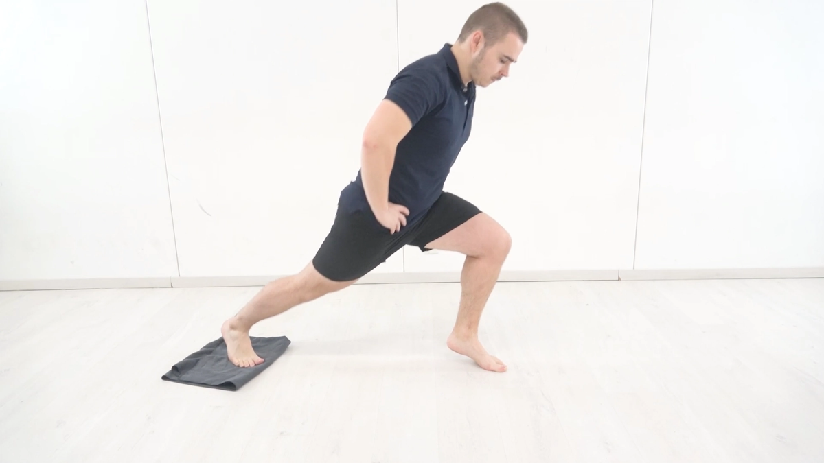 Sliding Reverse Lunge on the Forefoot