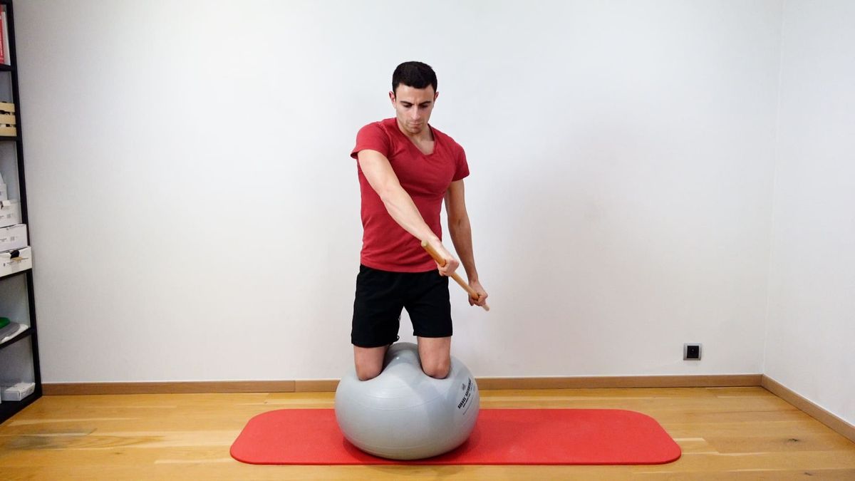 Contrôle postural avec dissociation des ceintures sur SwissBall