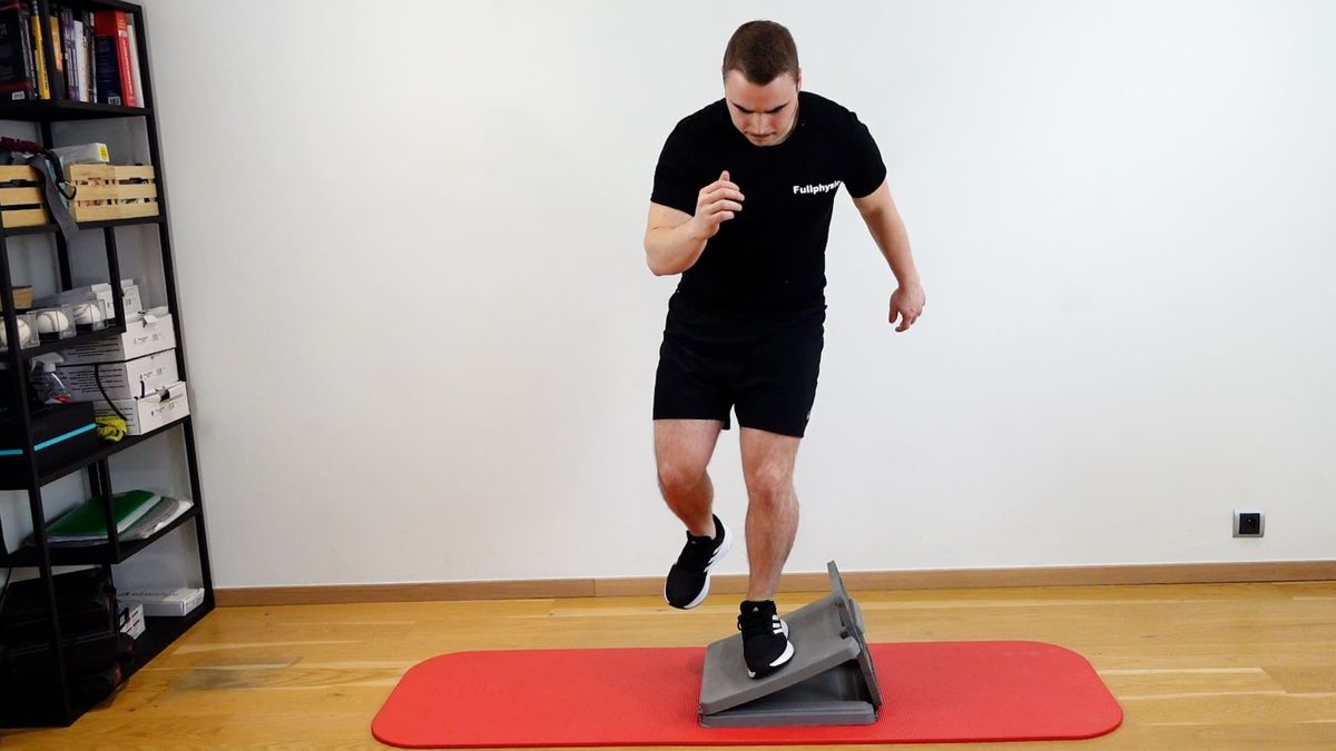 Jump Landing on Inclined Plane (Foot in Pronation)
