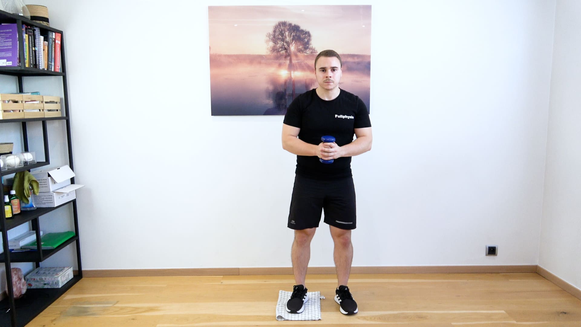 Fente latérale glissée avec haltère, bras tendus devant, vue 1
