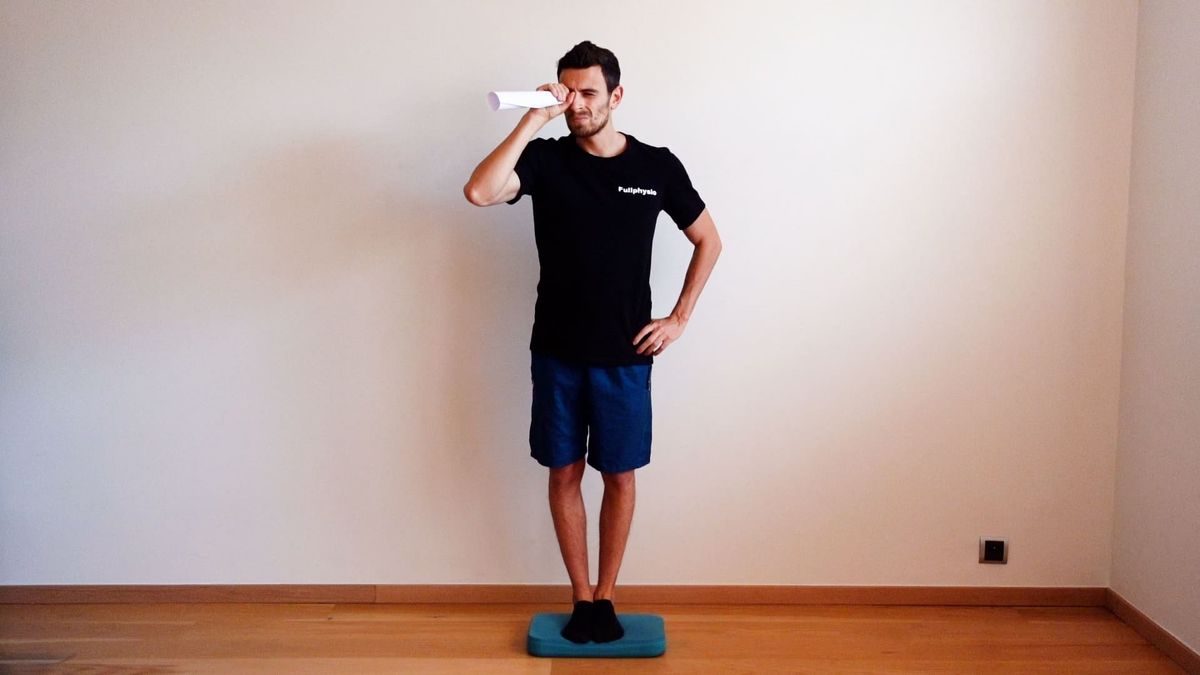 Équilibre sur plan instable avec rotation tête et restriction visuelle