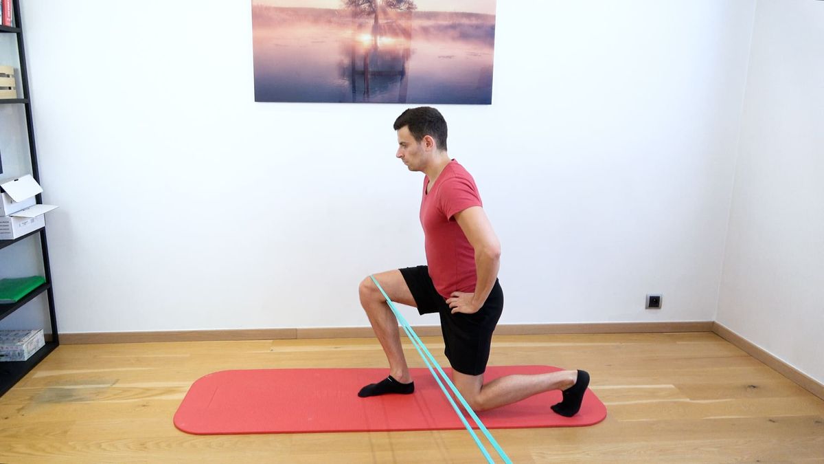 Lunge With Knee Stabilization