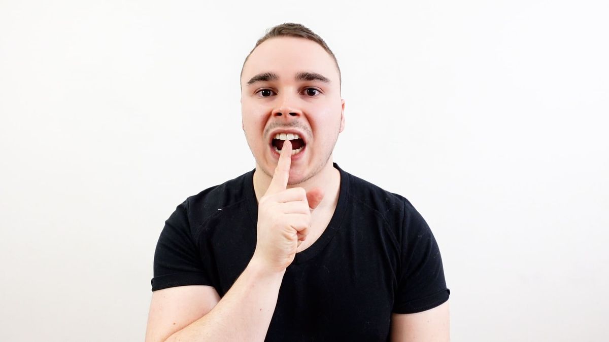 Contrôle de l'ouverture de la bouche avec le doigt